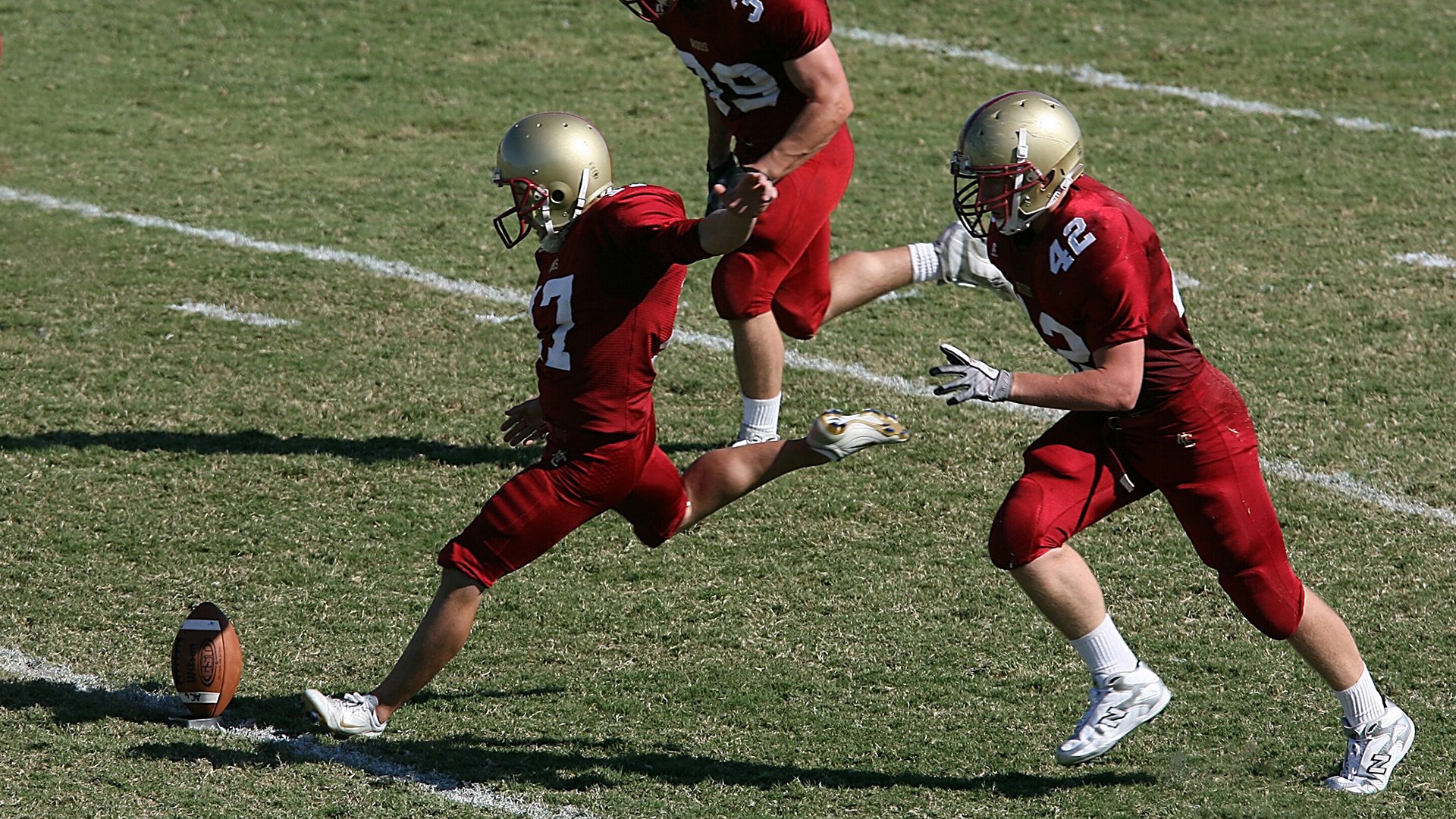 新一代足球裁判引入机器学习模型，判罚更智能公正，足球裁判机器人
